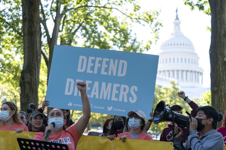 Poll: Voters trust GOP to handle immigration more than Dems