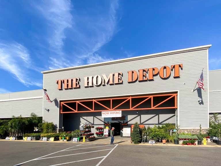 Should you buy Home Depot stock despite weak guidance?