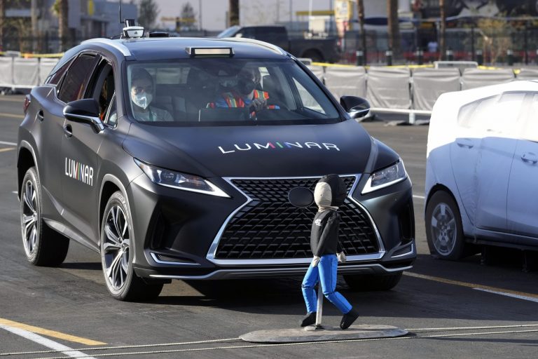 LAZR stock price forecast as Luminar sits at a key support