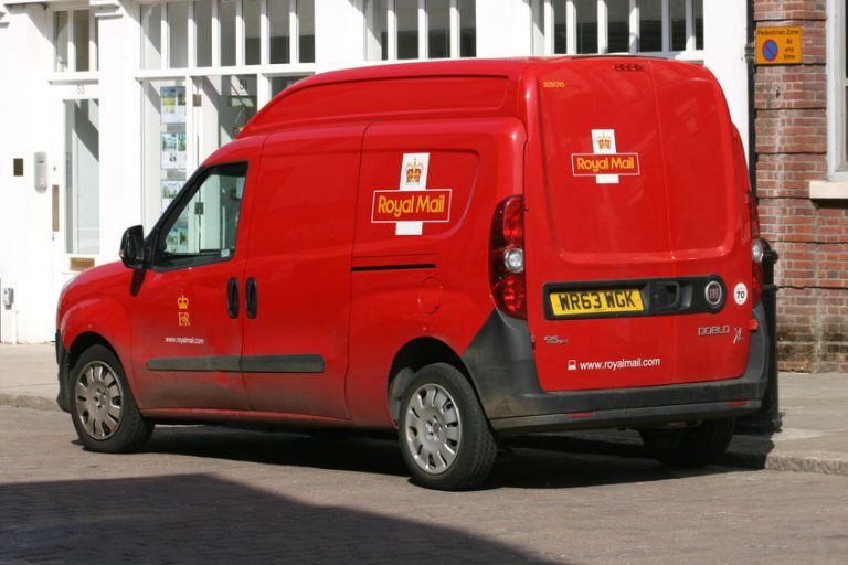 Royal Mail (IDS) share price pattern points to a plunge to 173p