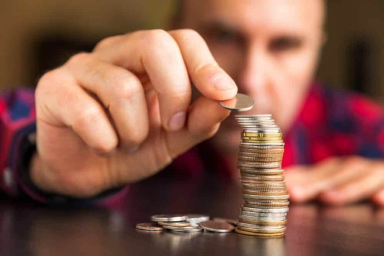 ApeCoin and Akita Inu: ApeCoin is back to support at 3,400