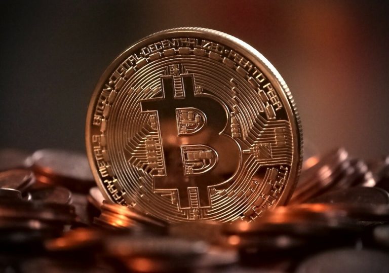 Bitcoin and Ethereum: Bitcoin is holding above $29000