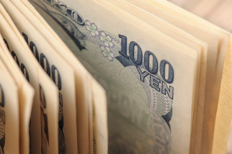 Rising Yen Strengthens Amid Softening Treasury Yields