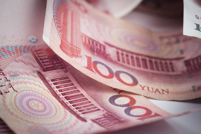 China steps up yuan defence