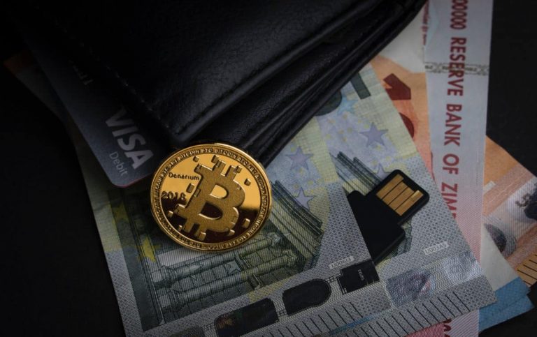 Bitcoin and Ethereum: Bitcoin is hovering around $25700