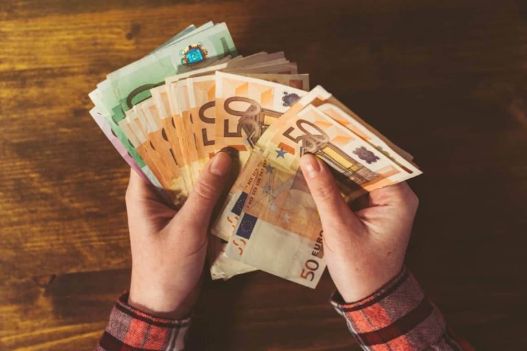 EURUSD and GBPUSD: The euro is recovering from 1.04880 low