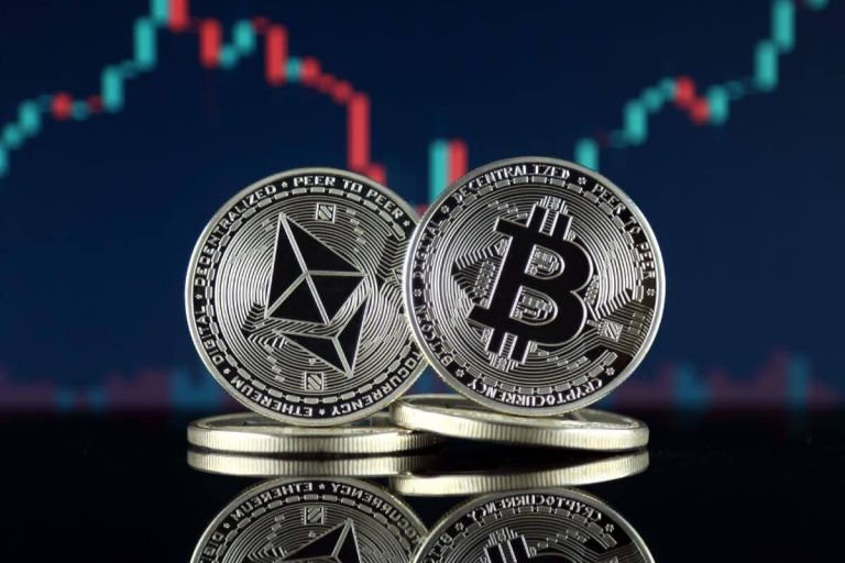 Bitcoin and Ethereum: Bitcoin remains stable above $33500