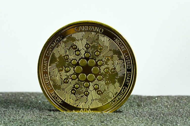 Solana and Cardano: Solana falls below the 100.00 level