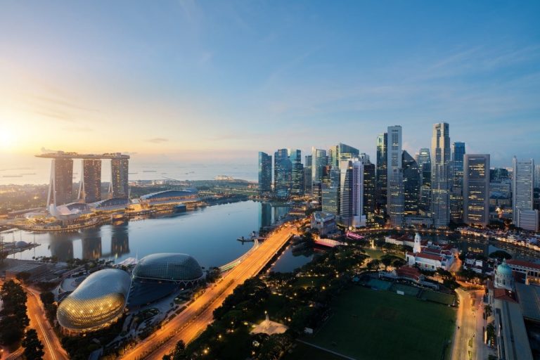 Singapore Sets 15% Global Tax, Eyes Surplus in 2024