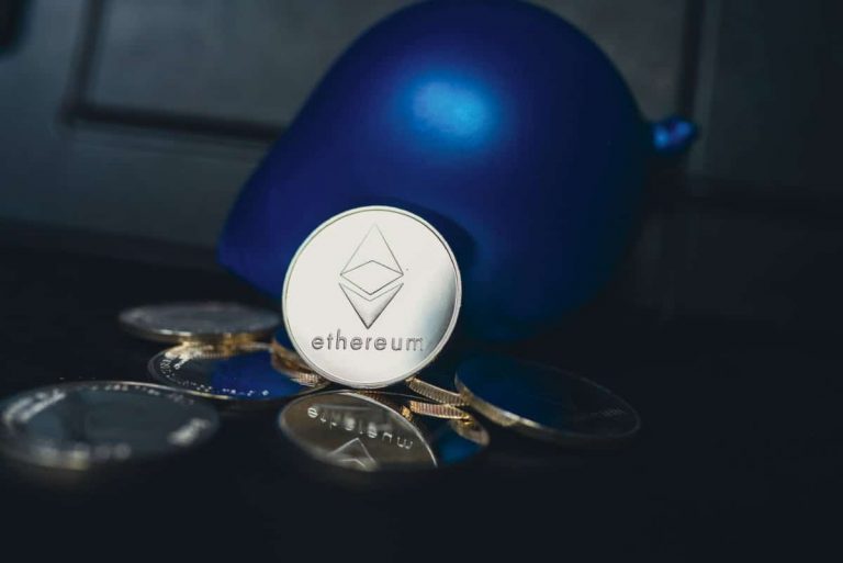 The price of Ethereum rises to the $4045 level on Monday