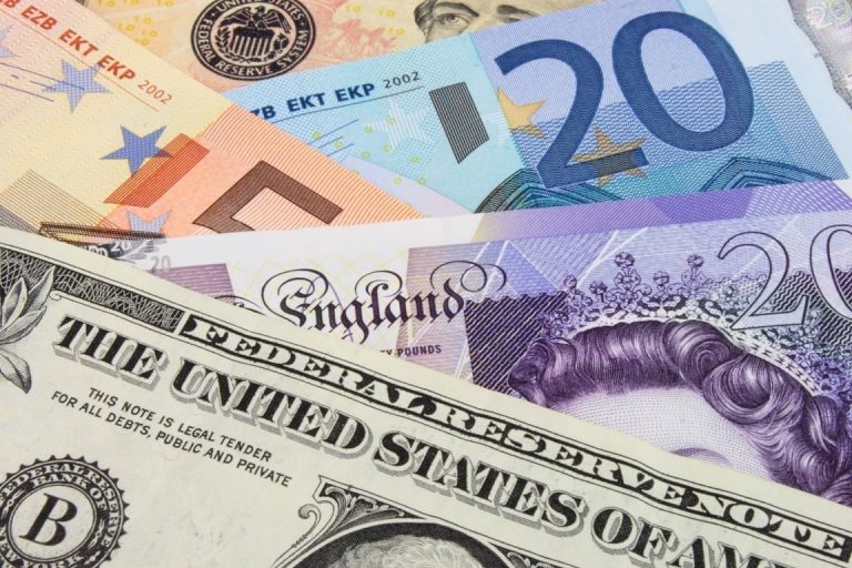 EURUSD and GBPUSD: GBPUSD falls to a new daily low