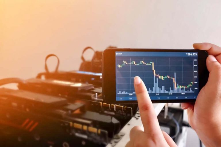 Tech Giants’ Earnings Amid AI Focus and Market Dips