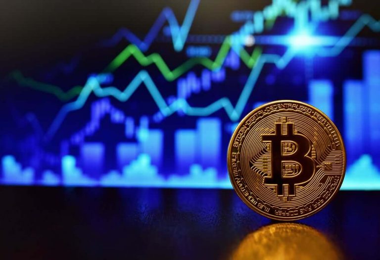 Bitcoin returns to the positive side on Monday above $66000