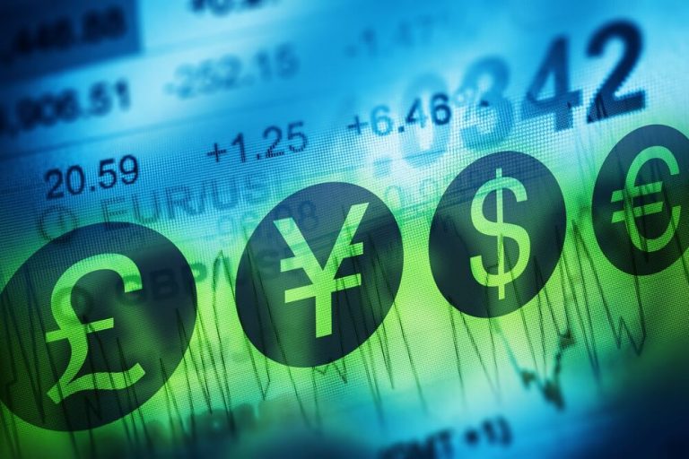 USD/JPY Trades at 151.70 Amid Key US Data Anticipation
