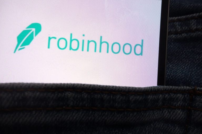 Robinhood Confronts SEC Allegations in Crypto Clash