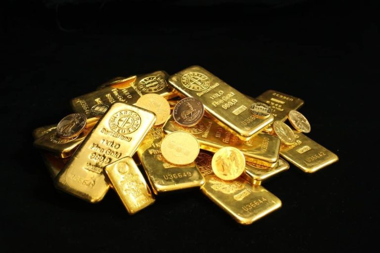 Gold Prices Volatile Amid Yield Shifts, Climbing to $2,370