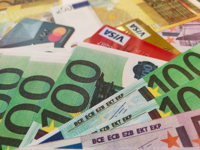 EURUSD and GBPUSD: EURUSD on new July high up to 1.09000