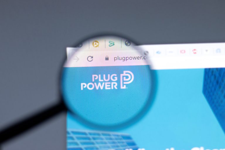 Plug Power plummets 15% amid $200 million stock offering: Should you buy?