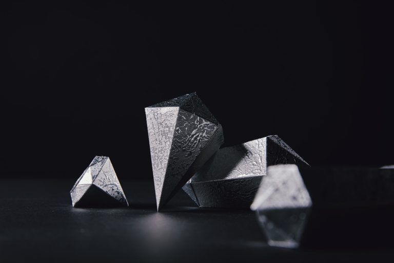 Silver gains 1.6% as geopolitical tensions intensify over Ukraine-Russia conflict