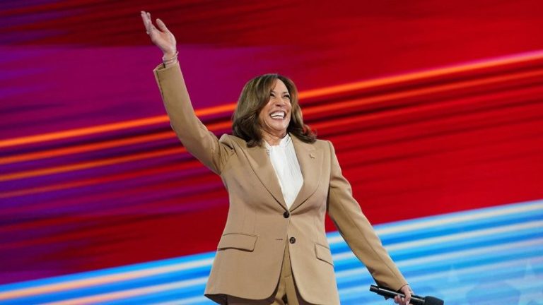 Trump, Vance hit battleground states as they counter-program Harris, Walz at DNC