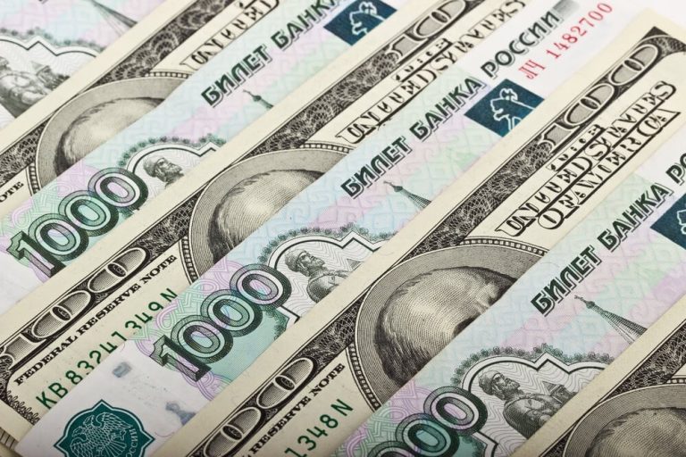 The dollar index fell to a new annual low on Wednesday